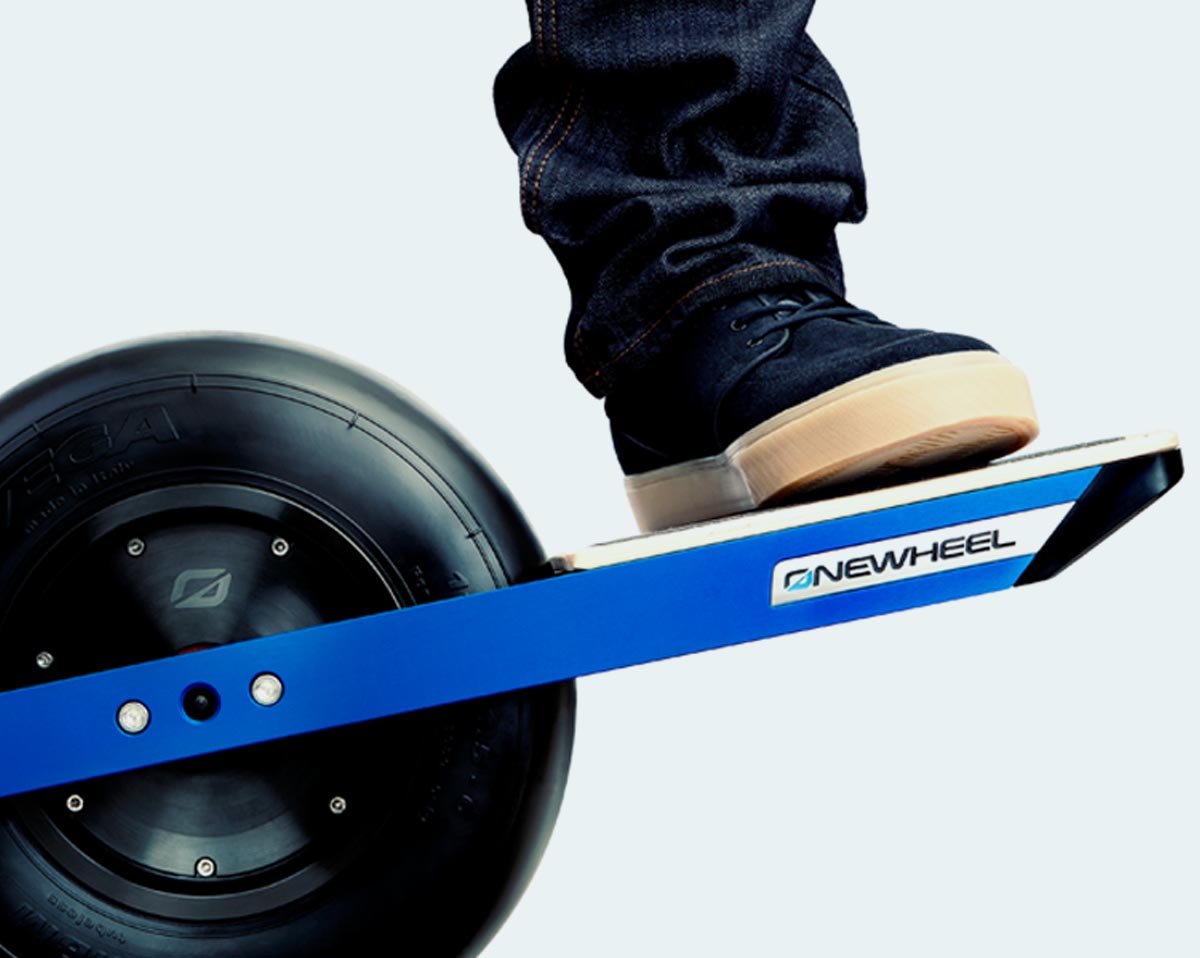 Onewheel. Одноколёсный скейт Onewheel. Гироскейт моноборд. Электроскейт с одним колесом. Электроскейт 1 колесо.